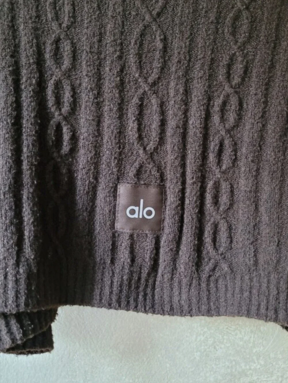 ALO YOGA CABLE KNIT CROPPED WINTER BLISS TURTLENECK SWEATER ESPRESSO BROWN